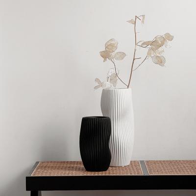 Chine Vase de porcelaine en céramique élégante pour les fleurs italiennes modernes à vendre