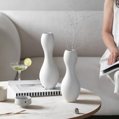 Chine Vase en porcelaine minimaliste moderne avec un design élégant de balle de bowling noir et blanc à vendre