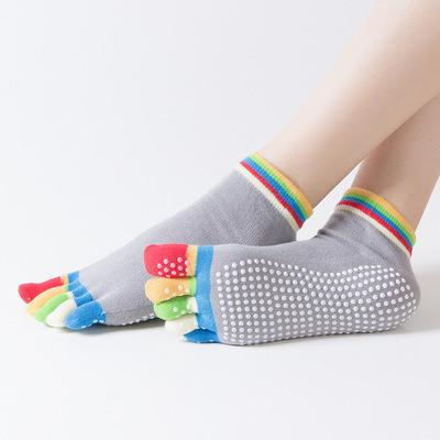 China Manufacturer Promotion Customized QUICK DRY yoga toe socks yoga bangs five finger yoga colorful socks for sale