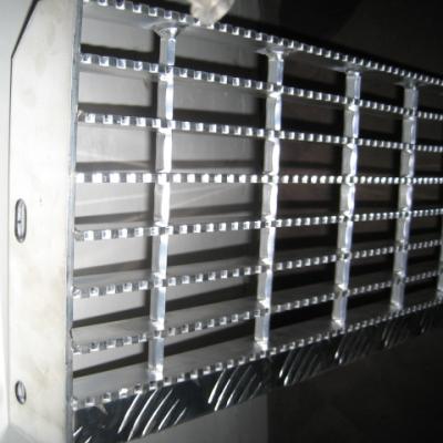 China Industrial anti-slip serrated steel stair tread for sale