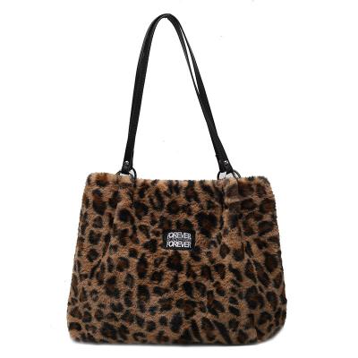 China YIMYIK 2022 Leopard Pattern Women's Shoulder Bag Plush Spring Fur Handled Tote Bag With Leather Handle for sale