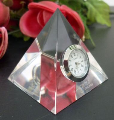 China Europe Crystal Pyramid Glass With Clock Logo Engrave For Office Desk Gift for sale