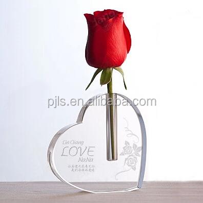 China Fascinating Crystal Heart Shaped Crystal Flower Vase for sale