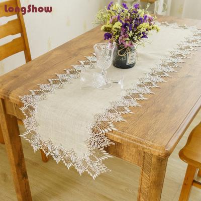 China 2021 Hot Natural Amazon Stripe Burlap Hemp Wedding Decoration Wedding Table Cloth Runner With Trim Lace for sale