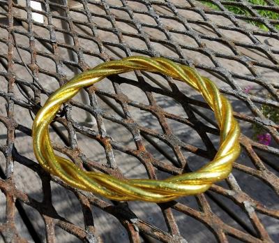 China Twisted Jelly Monk Buddhist Girl Gold Leaf Bangle Bracelet Gold Foil High Quality for sale