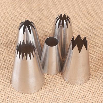 China Stocked Set of 5 Pieces of Seamless 304 Stainless Steel Piping Tip Cake Icing Sprinklers and Model Decorating Tools for sale