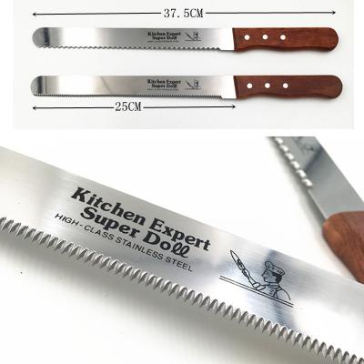 China Durable 10 Inch 12 Inch 14 Inch Steel Kitchen Serrated Raw Teeth Wooden Handle Bread Cutter Knife for sale