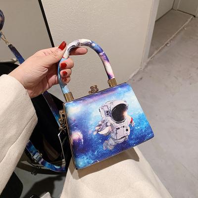 China Hot Cartoon Pattern High Quality Insti Graffiti Luxury Designer Bags For Women Purses And Female Handbag Cross - Body Bag Party Clip Clutch Bag for sale