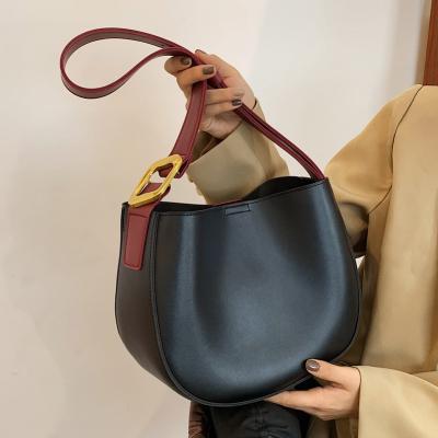 China High Capacity High Quality PU Bucket Large Leather Cross - Body Messenger Bags For Women Metal Buckle Fashion Solid Shoulder Handbag Purse 2021 for sale