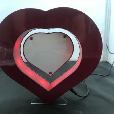 China Promotion Events Heart Shaped Magnetic Hanging Frame Floating Display Stand for sale