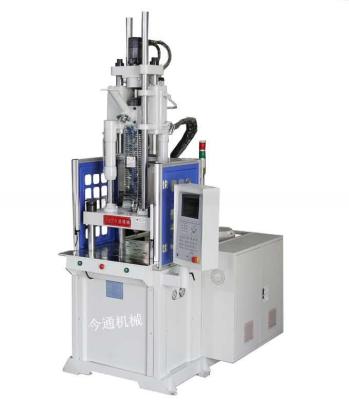 China Verticale injectievormmachine voor robotplastic met een 45 mm ejectorstrok Te koop