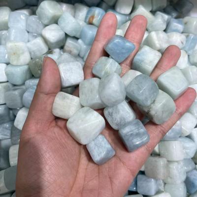 China Wholesale natural green blue crystal cube sky blue in Europe tumbled fengshui healing stones folk wedding souvenirs for sale