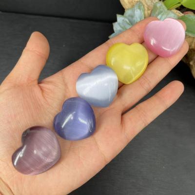 China Cheap Natural Crystal Pink Heart Aura Cat Eye Europe Stone Fengshui Healing Folk Crafts Stone Wedding Gifts for sale