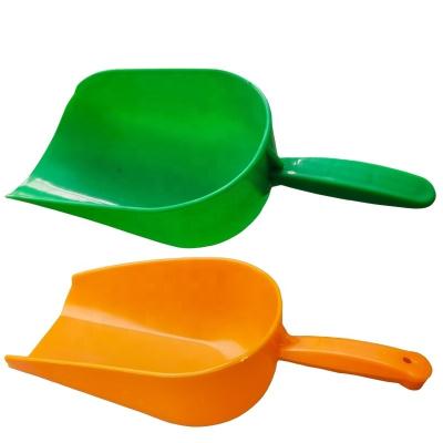 China Long Life Fodder Scoop Shovel Plastic Fodder Push For Feed Pigs Add Fodder for sale