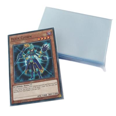 中国 60x87mm Yugiohの内部の袖の柔らかさ耐久の防水透明なカード袖 販売のため