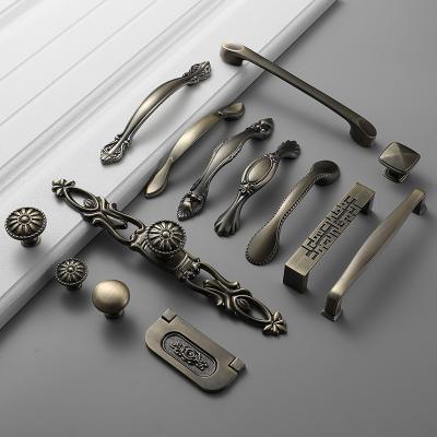 China Contemporary Wholesale Classic Furniture Hardware Drawer Dresser Wardrobe Wardrobe Cabinet Cupboard Handle Antique Cutout Pull for sale