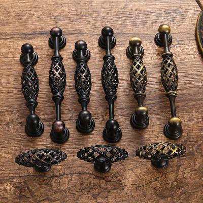 China Contemporary Nordic Traditional Style Handle Pull Furniture Hardware Drawer Dresser Door Handles Cabinet Handle for sale