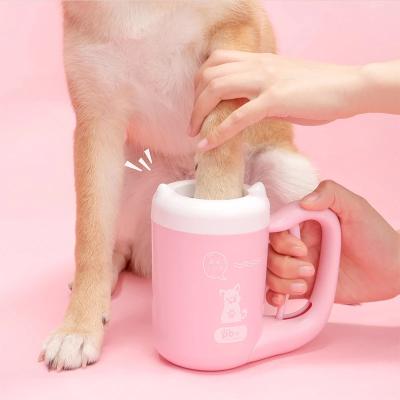 China Cat Dirty Paw Washing Cup Viable Portable Detachable Portable Foot Cleaner Dog Washing Cleaning Cup for sale