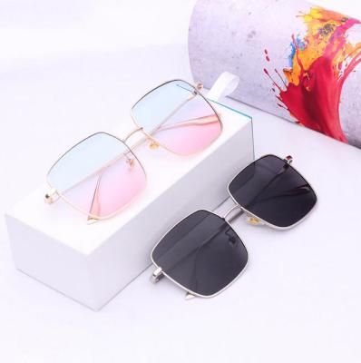 China New Stock Wholesale Fashion Sunglasses Square Order Style Hot Selling Polarized Sunglasses for sale