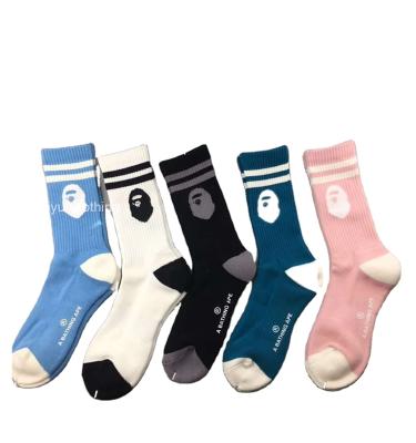 China QUICK DRY Fashion Terry Sports Socks Cotton Black Unisex Crew Bangs Logo Men Socks Custom Made for sale