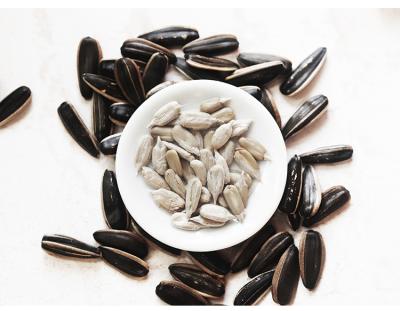 China New Cultivation Woven Shelf Original Dry Raw Natural Type Sunflower Seeds By Bag Style Packing Food Color Class Of 2019 Chinese Wholesale Black for sale