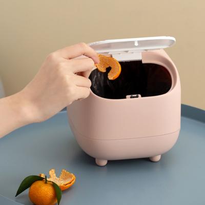 China 4L PP Sustainable Plastic Desktop Mini Trash Can With Lid for sale