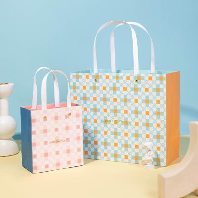 China Recyclable Packaging Bag For Food Wholesale Price Customized Paper Bag Clothing Shoes Customized Paper Bag Festival Gift Gift Bags for sale