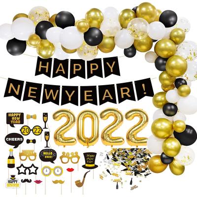 China High Quality Non-Toxic Happy New Year Party Decorations Set Black Gold Giant 2022 Balloon Arch Garland Kit Globos Latex for sale