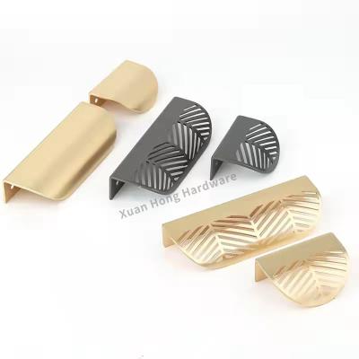 China Modern Leaf Form Pull Modern Light Luxury Luxury Drawer Knob Wardrobe Furniture Handle Brass Furniture Door Handle for sale