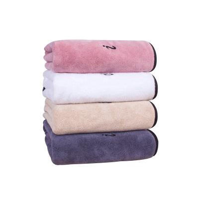 China 70x140CM Factory Cheap 400g Super Soft Microfiber Compressed Pink White Quick Dry Bath Towel for sale