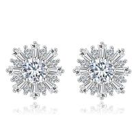 China 925 brincos de prata decorosos da CZ, 0.8g Sterling Silver Cubic Zirconia Earrings para mulheres à venda