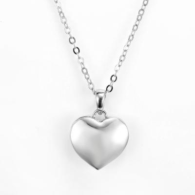 中国 刻まれた925 Silver CZ Pendant 4.9g Plain Silver Heart Pendant 販売のため