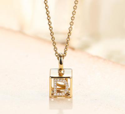 China de Gele Gouden Diamond Necklace A-Z Initials 3D Kubus van 0.03ct 18K Te koop