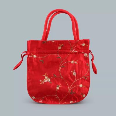 China 20*6*21cm Eco-friendly Drawstring Gifts Bags Wedding Party Favors Charm Jewelry Pouches Vintage Chinese Style Embroidered Bag Silk Pouch for sale