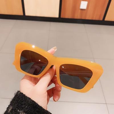 China Unique Unisex Metal Logo Anti HIPPO UV400 THREE Sun Glass Custom Shades 2020 New Arrivals Classic Gradient Sunglasses for sale