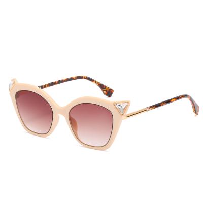 China Oversized Gradient Logo Delicate Shades Women Cute Custom Made Banei Sun Glass Metal Fashion Sunglasses 2021 New Arrivals Retro Sun Glasses for sale