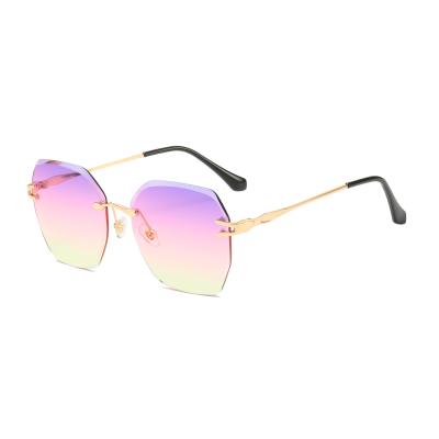 China Banei Sun Sunglasses Fashion Unique Cheap Oversized Gradient Shades Women Luxury Metal Glass New Arrivals 2020 Personalized Sun Glasses for sale