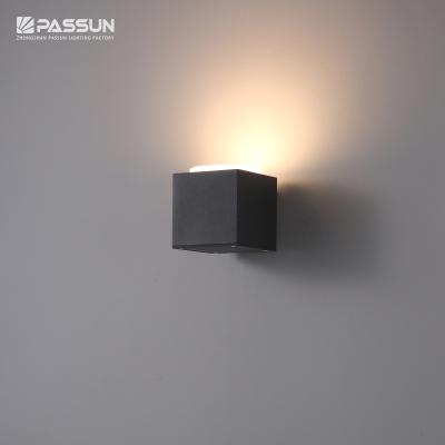 China Hotel Home Decor Acrylic Outdoor Surface Mounted Decorative Wall Lamp Acrylic Aluminum Outdoor Garden Led Wall Light for sale