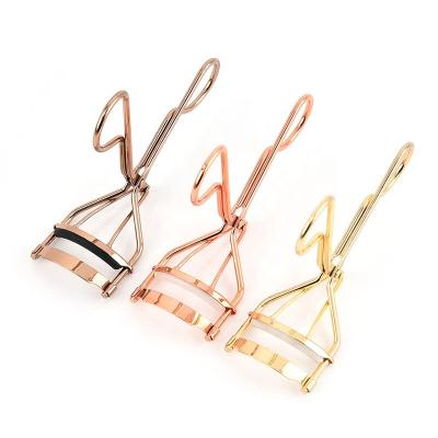 China Factory Wholesale Beauty Tools Mini Gold Eyelash Curler With Non-Specific Extra Silicone Pads Lash Applicator Eyelash Tool Portable for sale