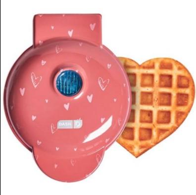 China Outdoor Electric Love Breakfast Waffle Maker Non-Stick Family Outlet Family Outlet Baking Heart Shaped Waffle Maker for sale