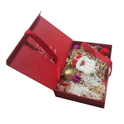 China Recycled Materials Magnetic Closure Gift Boxes With Magnetic Lid for sale