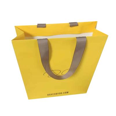 China Recycled Materials Printing Shopping Packaging Custom Disposable Takeaway Paper Bag for sale