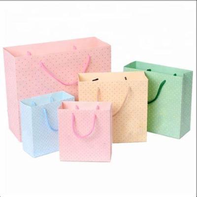 China Custom Recyclable New Design Boutique Paper Recyclable Shopping Bag With Handle for sale