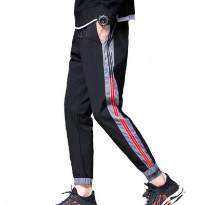 China Custom Drawstring Side Waist Mens Gym Wear Anti-pilling Stripe Sweatpants for sale