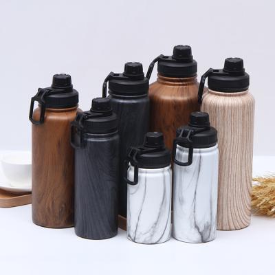 China Carabiner Hiking Sports Water Bottle Vacuum Insulated Stainless Steel Flask Thermos With Handle en venta