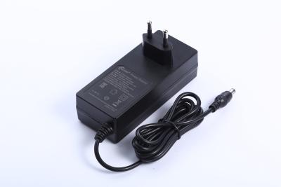 China 60W 24 GAMAS del CE UKCA de la UL del adaptador de enchufe de la CA DC del adaptador 9V del VAC VI en venta