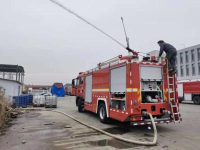 China PM80/SG80 Camiões de bombeiros de emergência Água 5800L Espuma 2000L 2+4 Pessoas HOWO Motor de bombeiros elétrico à venda