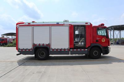 China 8.4M Schaumfeuerwagen 8400 X 2530 X 3600MM Pumpen Tankwagen Feuerwagen zu verkaufen