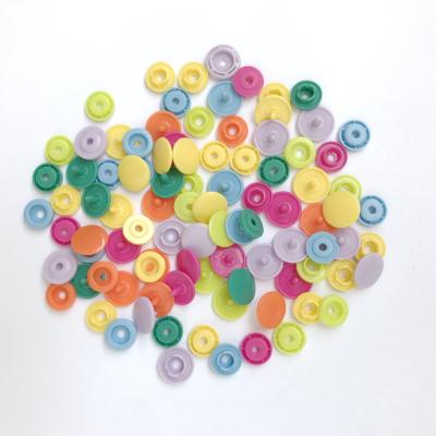 China Wholesale dry cleaning factory good quality snap fastener colorful plastic button for garment for sale