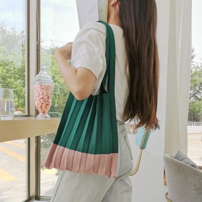 China Fashion 2022 autumn and winter new bag bloggers with the same mother handbag crocheted INS checkerboard wool knitting shoulder bag for sale